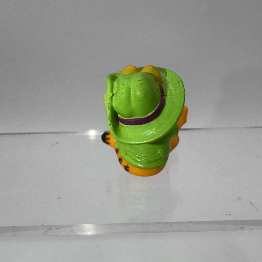 GARFIELD the Cat - SItting Figurine in Green Safari Hat and Vest-‎ 1981 - 2 1/4